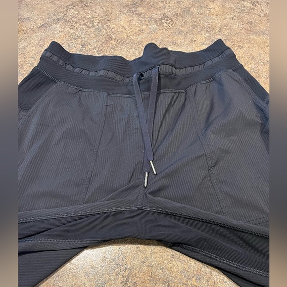 Lululemon Dance Studio Crop *25, size 8, black, adjust hem to customize fit

#93 - Picture 6 of 10